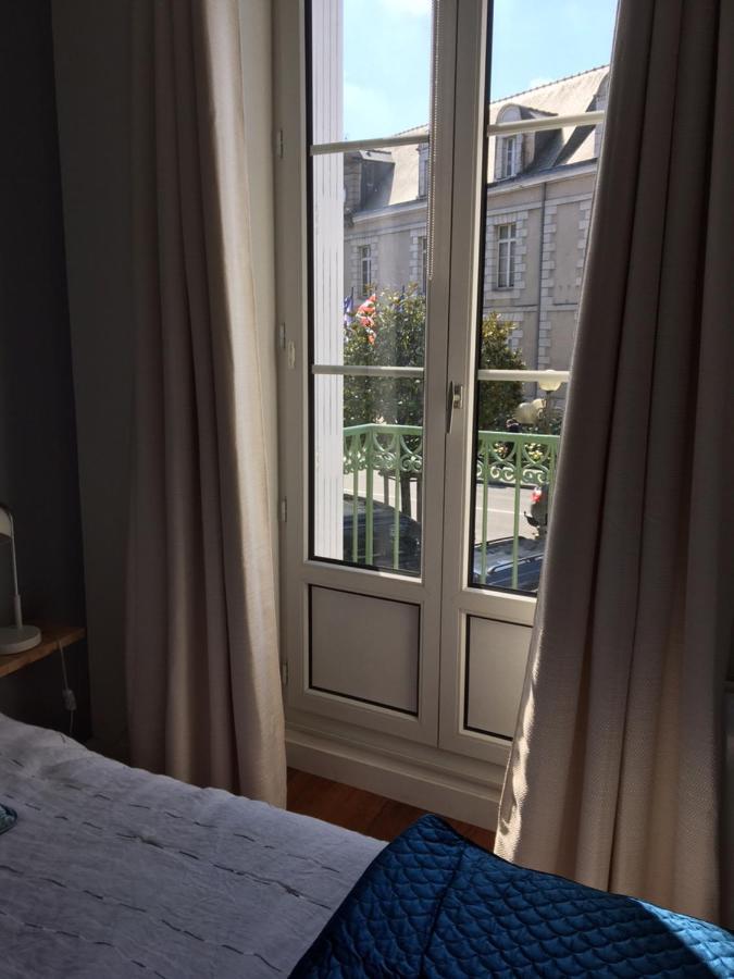 Studio Balcon De La Place Dinan Exteriör bild